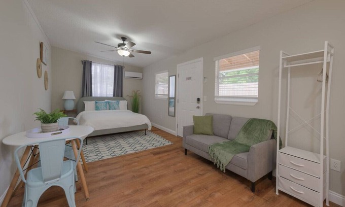 Azalea Park House | Studio in the heart of Orlando