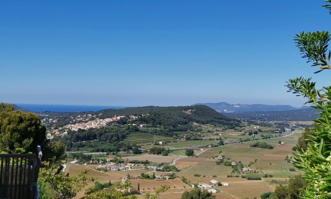 Village of Castellet Apartment | Studio in the ramparts of the village of Le Castellet, 10 minutes from the beach