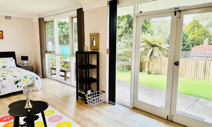 Turramurra Apartment | Studio in Turramurra,quiet & leafy.Walk to rail,public transportation and shops.