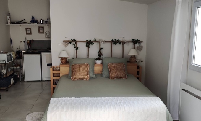 Aiguelongue Apartment | Studio ind. in villa Castelnau center, pkg free ext, near cl. du Parc.
