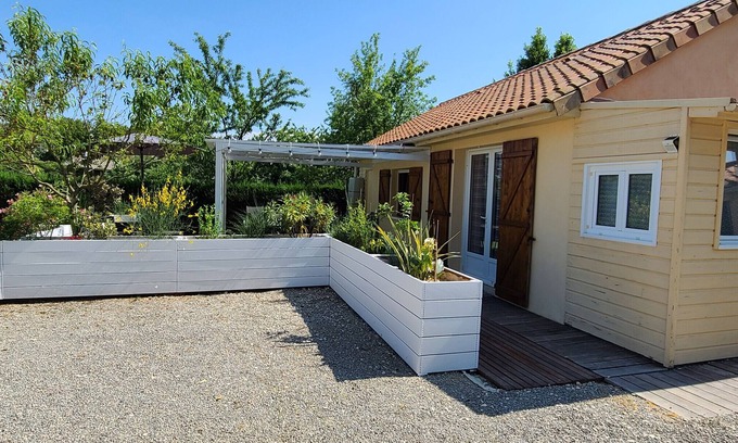 Montjean House | Studio 'Lana Cottage' Private Terrace, Pool & Nature | Perfect for 2