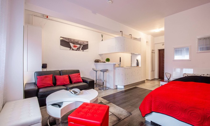 Chiajna Apartment | Studio Militari Residence Bucharest M 6