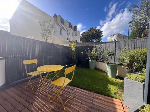 Saint-Martin-du-Littoral Apartment | Studio Monet - Petite terrasse - Parking Privatif
