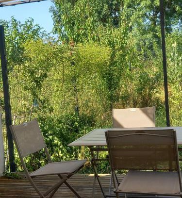 Allegre Les Fumades Apartment | studio neuf climatisé