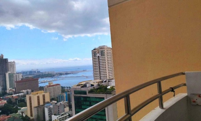 Ermita Night District Condo | Studio on 30th flr with Balcony | Stunning Overlooking City of Manila & Bay