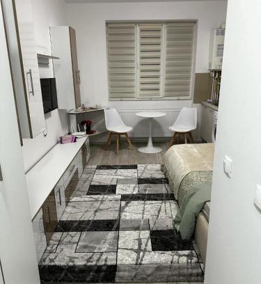 Onesti Apartment | Studio Q 2