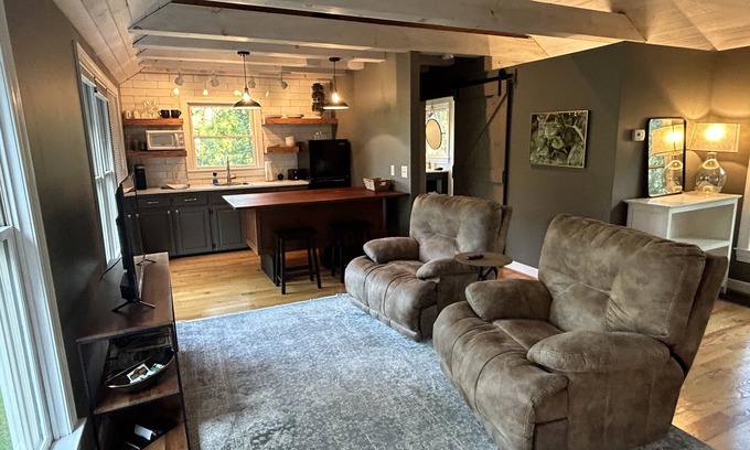 Jonesville Apartment | Studio Rental in Elkin, Yadkin Valley Wine Region