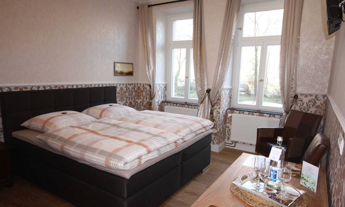 Neuschonefeld Apartment | Studio Rietzschke - Romantic Apartments in Leipzig, *2km to the city center*