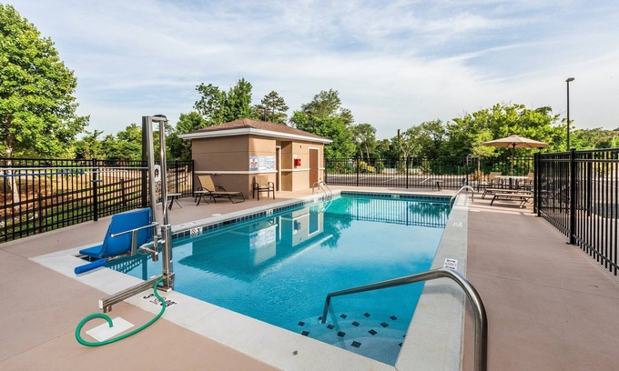 Farragut Apartment | Studio Suite in Knoxville | Shared Outdoor Pool