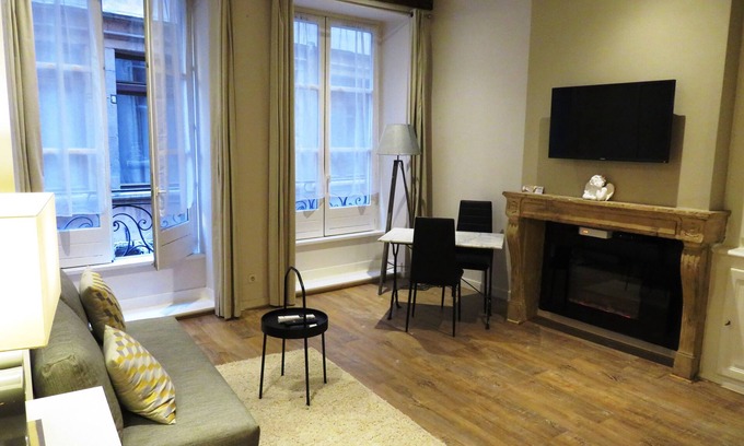 Old Lyon Apartment | Studio Vieux Lyon