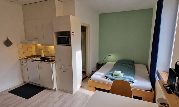 Solothurn Apartment | Studio with kitchen and private bathroom