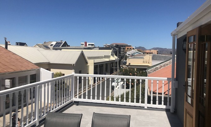 Muizenberg Apartment | Studio26 Muizenberg; Cosy 3 Bedroom Apartment