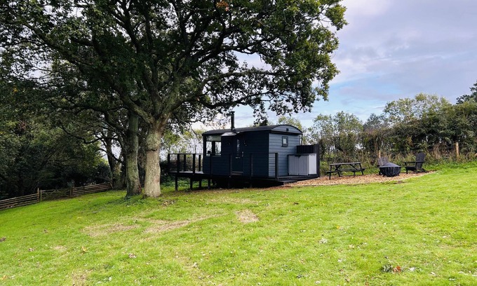 Liverton Cabin | Stunning 1-Bed Luxury Lodge on Teign River