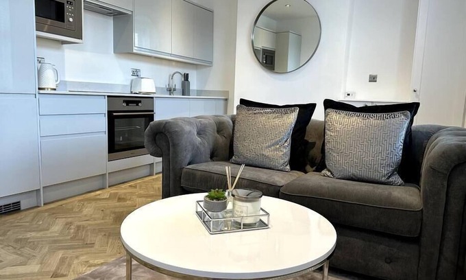 Riverside Apartment | Stunning 2 Bed Duplex Apartment in City Centre