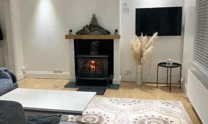 Pembroke Dock House | Stunning 2-Bed House in Pembroke Dock