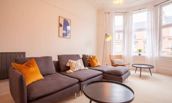 Kelvinbridge Apartment | Stunning 2 bed property in heart of West End