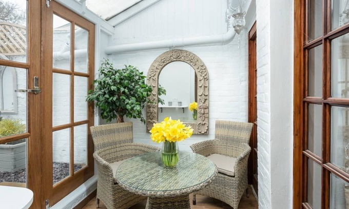 Salisbury House | Stunning 2BD property w/garden in Salisbury