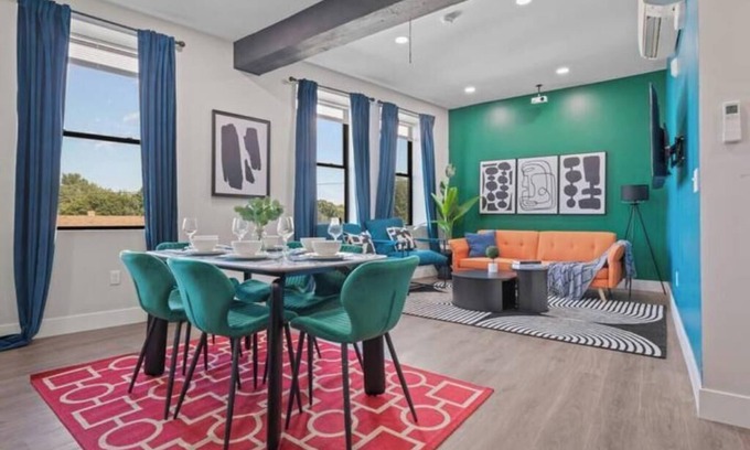 Cleveland Apartment | Stunning 2BR-1BR Apt+ mins to Zoo & D/T+HD Projector