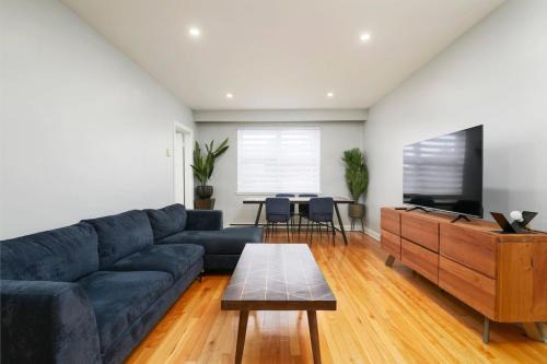 Cote-Des-Neiges—Notre-Dame-De-Grace Apartment | Stunning 2BR on Walkley