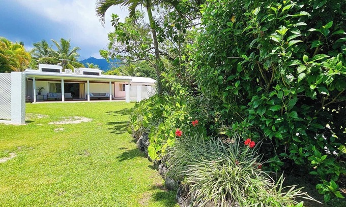 Matavera House | Stunning 3-bedroom villa retreat with pool and FREE internet close to Muri Beach
