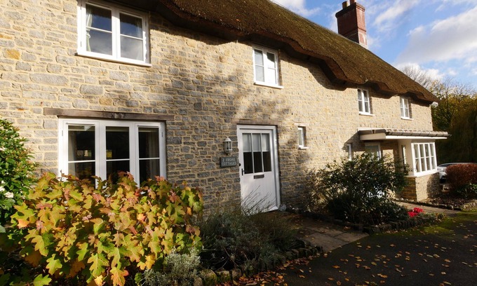 Evershot Cottage | Stunning 3-Bed Cottage in Dorchester