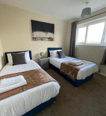 Barnsley House | Stunning 3 bedrooms house with Garden and Free Parking
