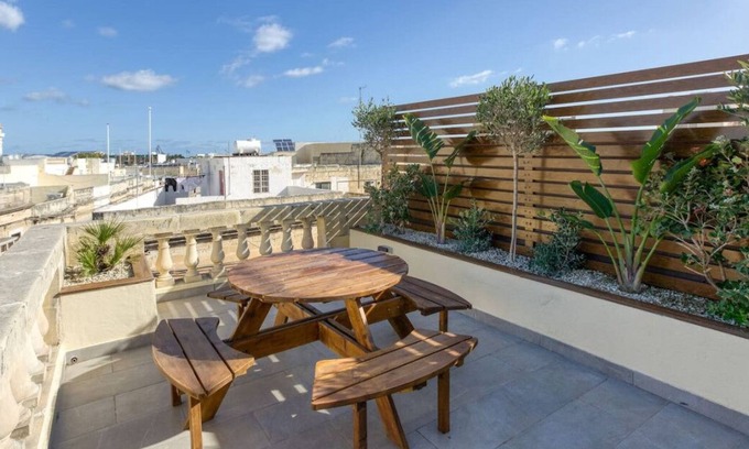 Paola House | Stunning 3BR Townhouse with Private Rooftop Access