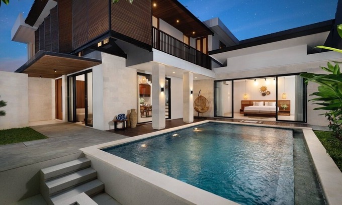Batubelig Villa | Stunning, 4 Bedroom Villa near Petitenget Beach