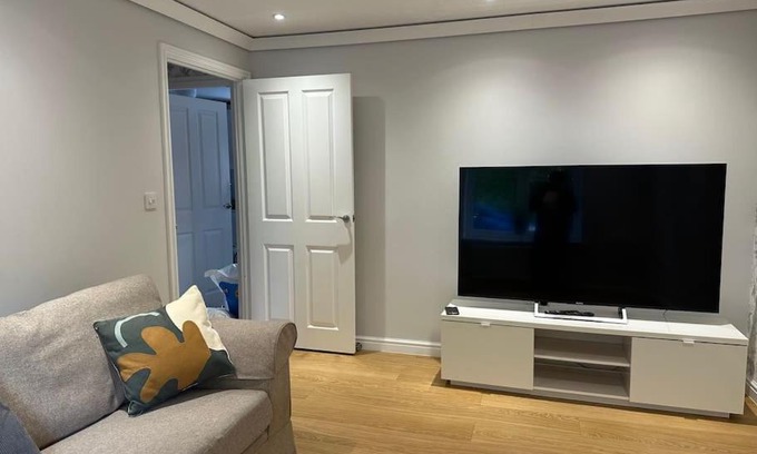 Sherborne St. John Apartment | Stunning 4-Bedroom Home