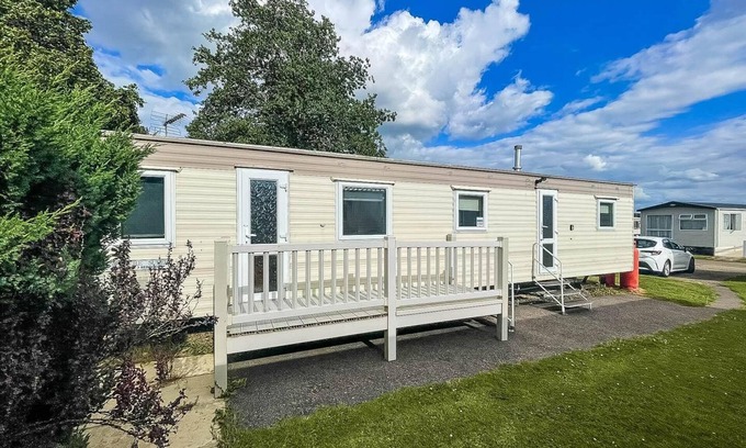 Scratby House | Stunning 4 berth caravan in seaside village of Scratby, Norfolk ref 19150S