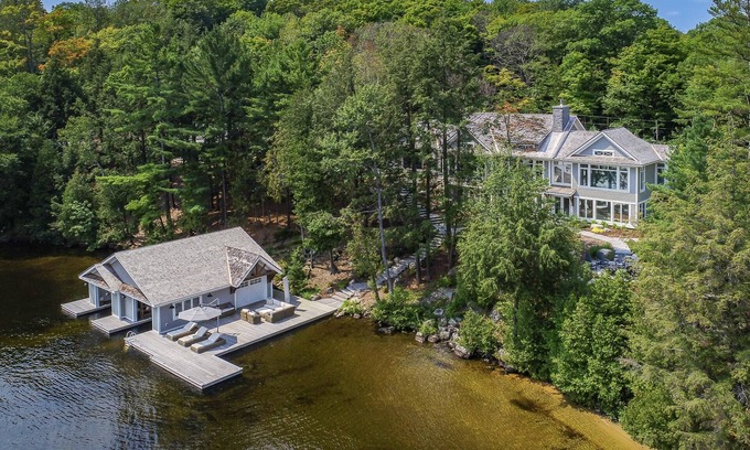 Rosseau Cottage | Stunning 5bed 6bath Family Compound on Lake Rosseau! Sports Court! Sauna! Gym!
