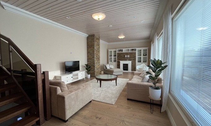 Tampere House | Stunning 5BR Home with Jacuzzi and Finnish Sauna