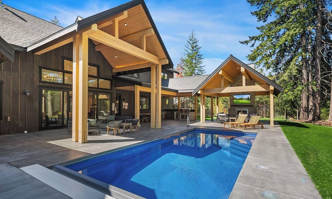 Ronald House | Stunning 5BR Home with Private Pool*Garage Game Room*Private Hot Tub!