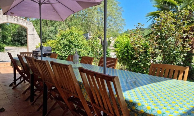 Mirepoix House | Stunning 6 bedroom Farmhouse with heated pool.