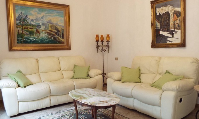 Montepulciano Apartment | Stunning and Enormous 3 Bedroom Apt. in Historical Center of Montepulciano