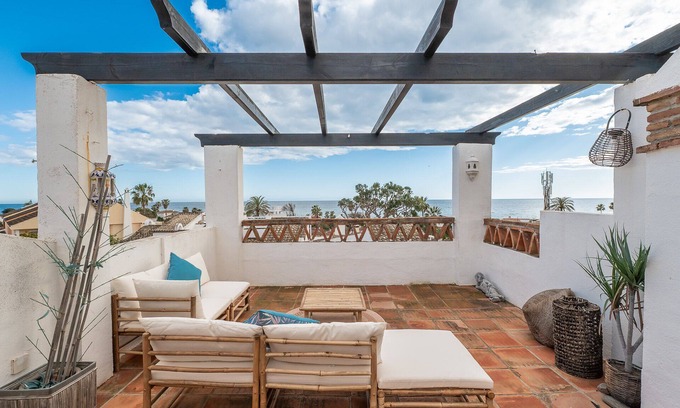 Urbanizacion Costabella House | Stunning andaluzian 3 bedroom house with sea views — 60 meters from the beach