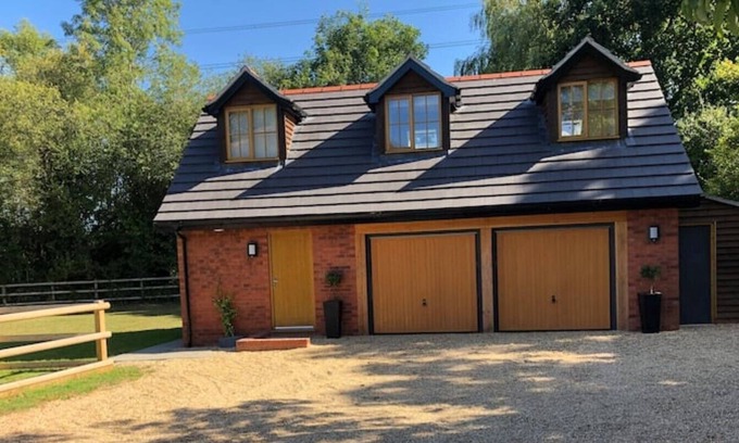 Swanmore House | Stunning Annex with Private Garden & Secure Garage