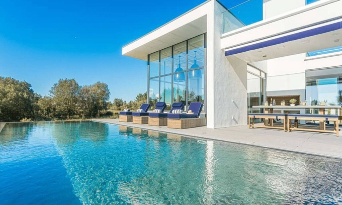 Quinta Do Conde Villa | Stunning Aroeira Villa | 5 bedrooms |.