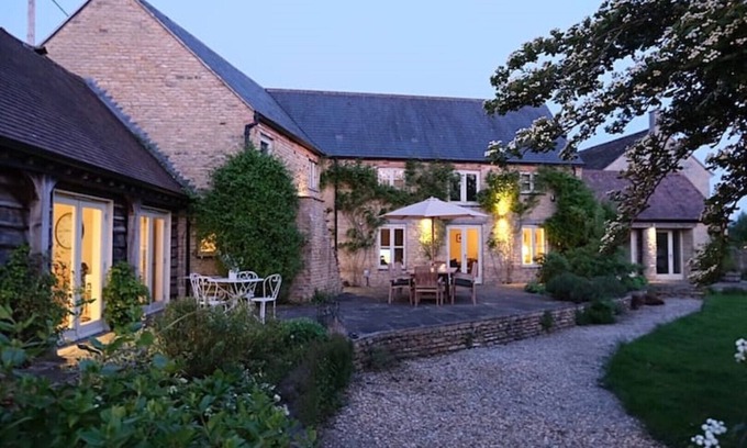 Enstone House | Stunning barn conversion, prized Cotswold location