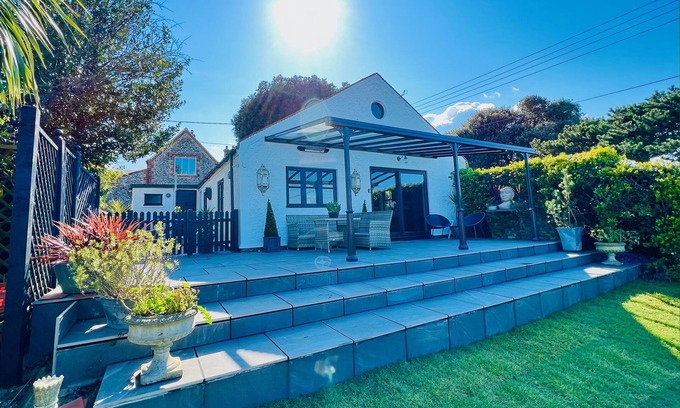 Salthouse Cottage | Stunning Boutique Holiday Cottage With Spectacular Sea Viewsn2-Beds/2-Bathrooms