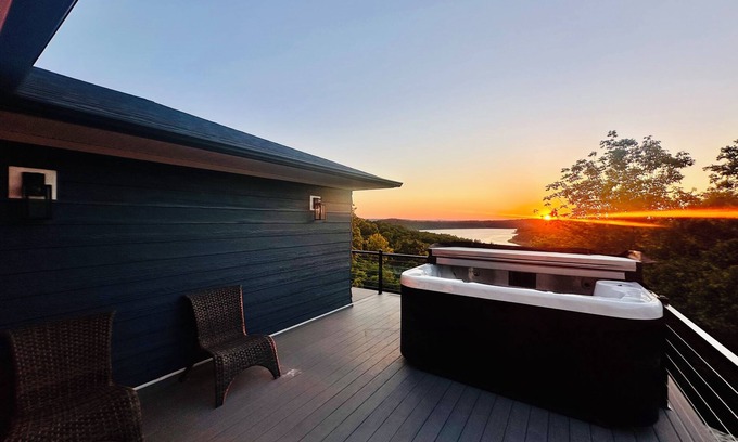 Henderson House | Stunning Brand New 4BR Lakeview Home with 8 person HotTub