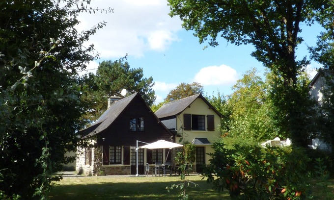 Guipry-Messac House | Stunning Brittany cottage right on the bank of the River Vilaine.