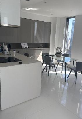Canary Wharf Apartment | Stunning Canary Wharf apartment City view