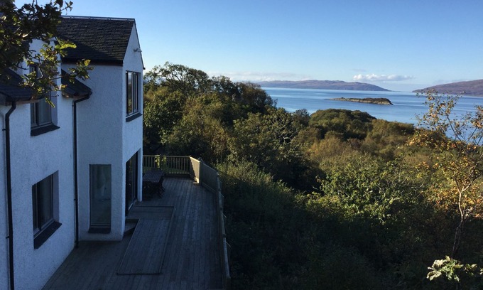 Craobh Haven House | Stunning Coastal House near Oban by the sea with Island views spacious 4 bedroom