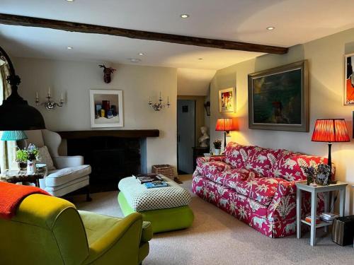 Oakley House | Stunning Cosy Cottage in Hampshire Oakley