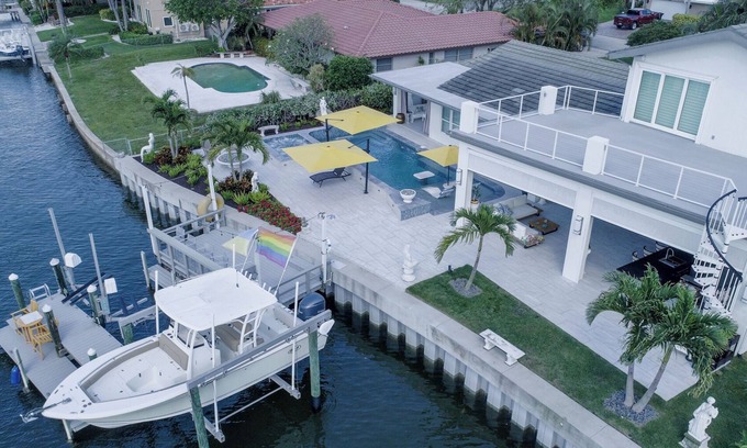 St. Petersburg - Clearwater Apartment | Stunning Couples’ Waterfront Retreat, Pool, Hot Tub, Sky Deck, Outdoor Kitchen