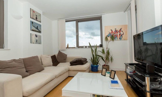 Shadwell Apartment | Stunning East London 2 Bed Apartment With Views