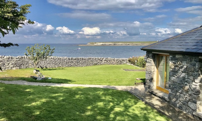 New Quay House | Stunning Family Cottage With Garden On The Seafront