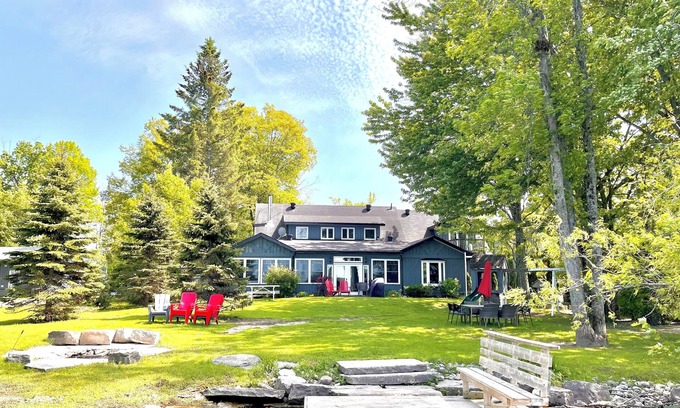 Ramara House | Stunning Family Friendly Lake House with Hot Tub
