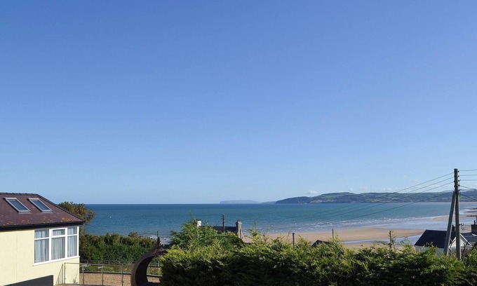 Benllech Cottage | Stunning, far reaching, panoramic sea views to Puffin Island and Great Orme.